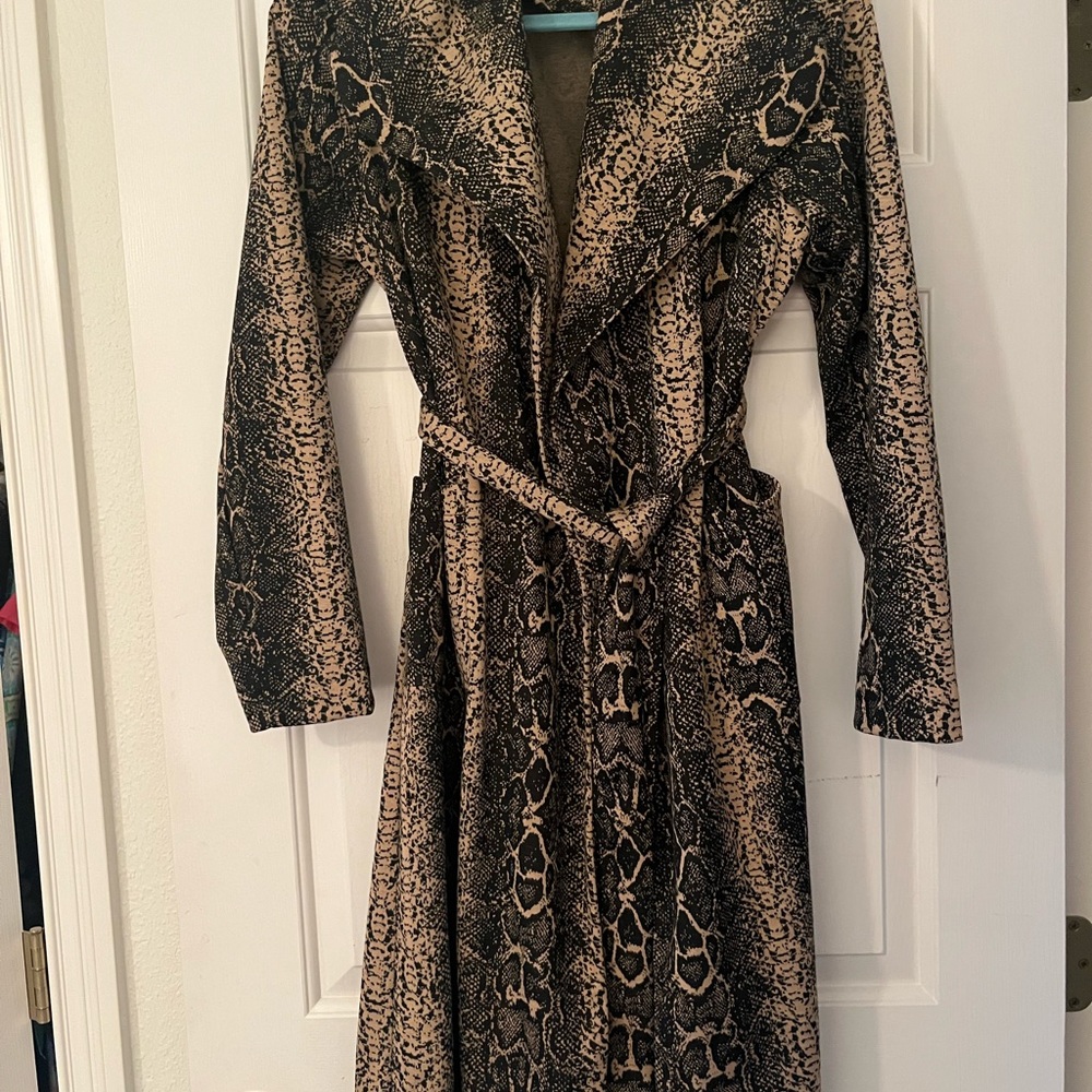 Shinestar Trendy Black and Cream Knit Trench Coat